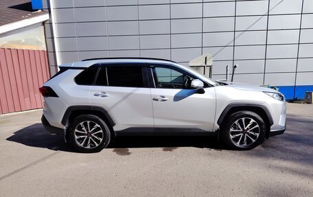 Toyota RAV4, 2021 год, 4 700 000 рублей, 4 фотография