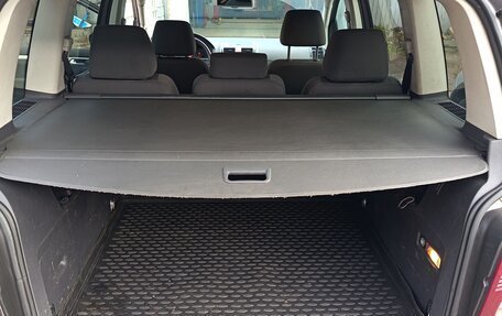 Volkswagen Touran III, 2010 год, 385 000 рублей, 2 фотография