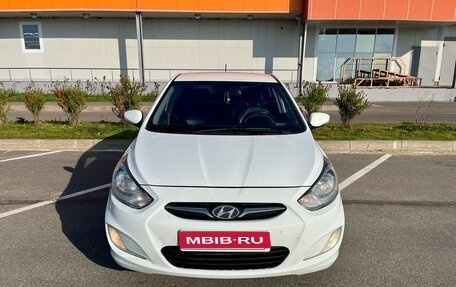 Hyundai Solaris II рестайлинг, 2011 год, 650 000 рублей, 1 фотография