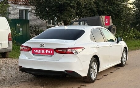 Toyota Camry, 2020 год, 1 800 000 рублей, 3 фотография