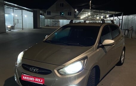 Hyundai Solaris II рестайлинг, 2011 год, 820 000 рублей, 2 фотография