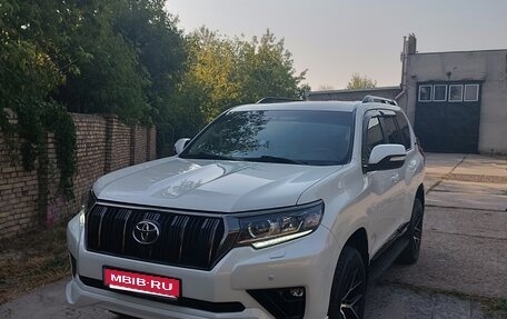 Toyota Land Cruiser Prado 150 рестайлинг 2, 2022 год, 6 900 000 рублей, 1 фотография