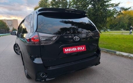 Toyota Sienna III, 2018 год, 3 750 000 рублей, 5 фотография