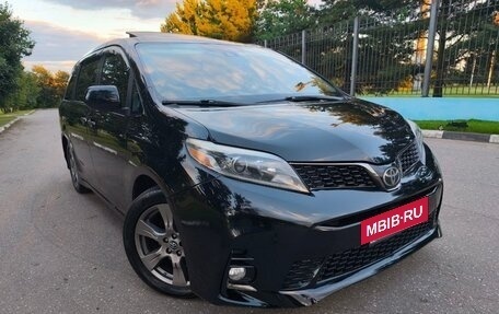 Toyota Sienna III, 2018 год, 3 750 000 рублей, 7 фотография
