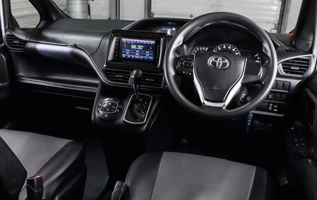 Toyota Noah III, 2015 год, 1 799 000 рублей, 6 фотография