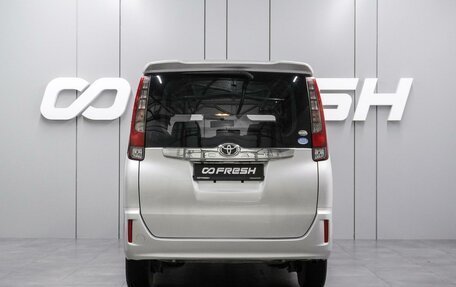 Toyota Noah III, 2015 год, 1 799 000 рублей, 4 фотография