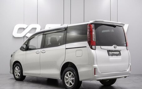 Toyota Noah III, 2015 год, 1 799 000 рублей, 2 фотография