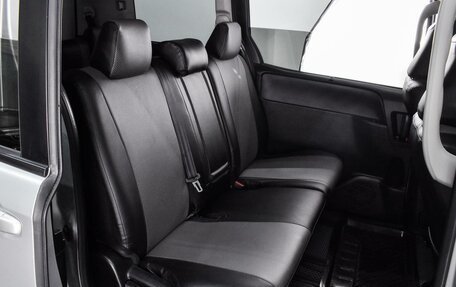 Toyota Noah III, 2015 год, 1 799 000 рублей, 10 фотография