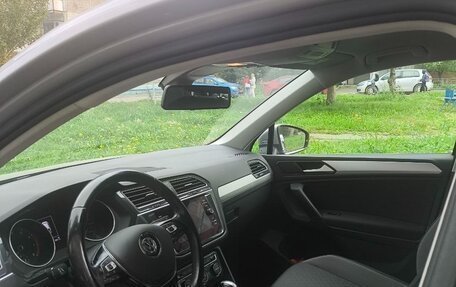 Volkswagen Tiguan II, 2020 год, 2 200 000 рублей, 2 фотография