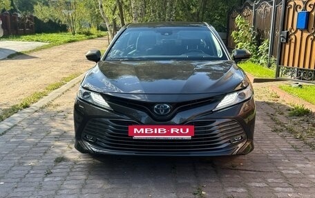 Toyota Camry, 2019 год, 2 650 000 рублей, 2 фотография