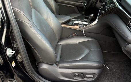 Toyota Camry, 2018 год, 2 800 000 рублей, 6 фотография