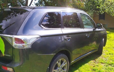 Mitsubishi Outlander III рестайлинг 3, 2013 год, 990 000 рублей, 3 фотография