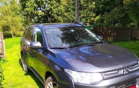 Mitsubishi Outlander III рестайлинг 3, 2013 год, 990 000 рублей, 2 фотография