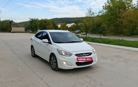 Hyundai Solaris II рестайлинг, 2013 год, 850 000 рублей, 3 фотография