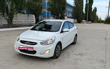 Hyundai Solaris II рестайлинг, 2013 год, 850 000 рублей, 2 фотография