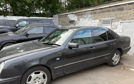 Mercedes-Benz E-Класс, 1996 год, 380 000 рублей, 3 фотография