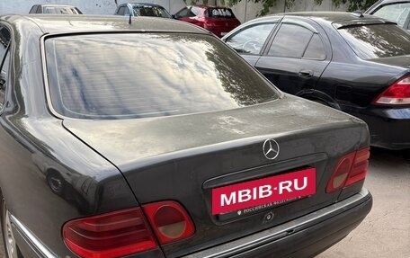 Mercedes-Benz E-Класс, 1996 год, 380 000 рублей, 2 фотография