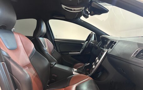 Volvo S60 Cross Country, 2016 год, 2 099 000 рублей, 10 фотография