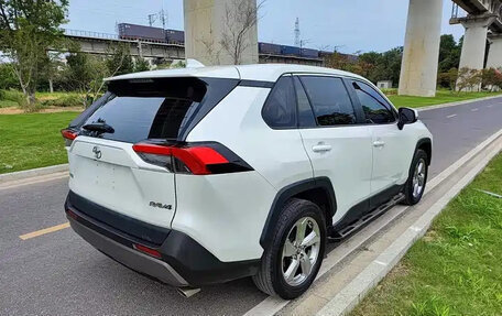 Toyota RAV4, 2022 год, 2 389 333 рублей, 3 фотография