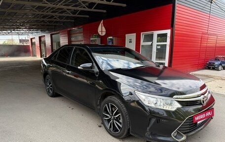 Toyota Camry, 2017 год, 2 300 000 рублей, 6 фотография