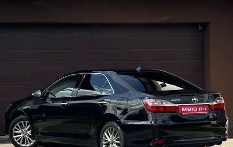 Toyota Camry, 2017 год, 2 430 000 рублей, 4 фотография