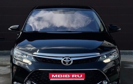 Toyota Camry, 2017 год, 2 430 000 рублей, 5 фотография