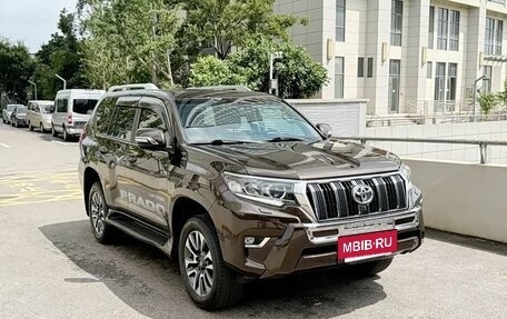 Toyota Land Cruiser Prado 150 рестайлинг 2, 2022 год, 6 125 000 рублей, 3 фотография