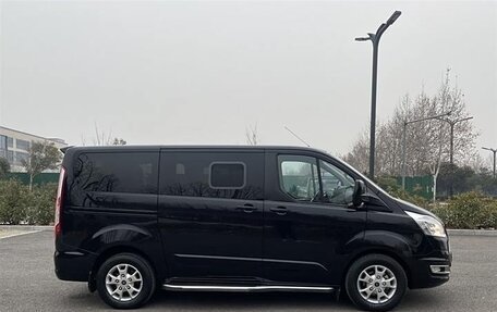 Ford Tourneo Custom I рестайлинг, 2021 год, 2 300 000 рублей, 5 фотография