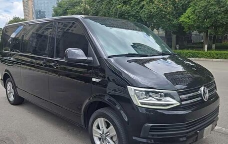 Volkswagen Caravelle T6 рестайлинг, 2019 год, 3 450 000 рублей, 3 фотография