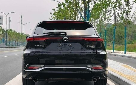 Toyota Venza, 2022 год, 2 738 000 рублей, 3 фотография
