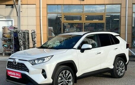 Toyota RAV4, 2020 год, 3 350 000 рублей, 2 фотография