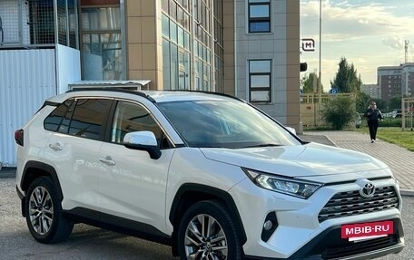 Toyota RAV4, 2020 год, 3 350 000 рублей, 4 фотография