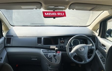 Toyota ISis I, 2010 год, 980 000 рублей, 2 фотография