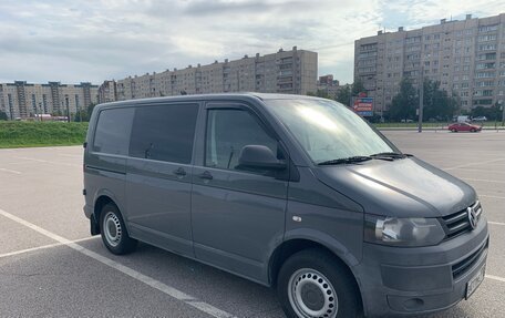 Volkswagen Transporter T5 рестайлинг, 2012 год, 1 800 000 рублей, 2 фотография