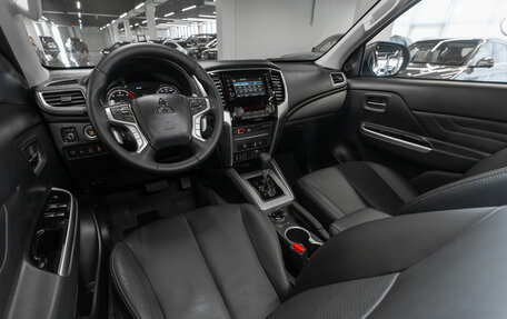 Mitsubishi L200 IV рестайлинг, 2023 год, 4 600 000 рублей, 7 фотография