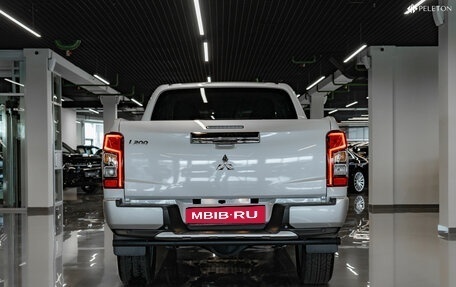 Mitsubishi L200 IV рестайлинг, 2023 год, 4 600 000 рублей, 6 фотография