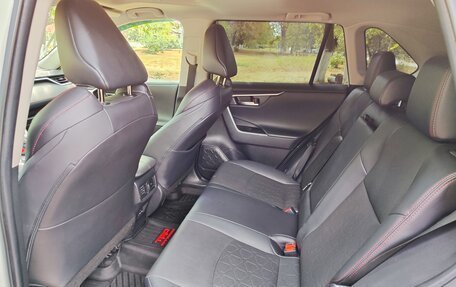 Toyota RAV4, 2022 год, 4 250 000 рублей, 6 фотография
