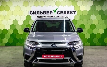 Mitsubishi Outlander III рестайлинг 3, 2021 год, 2 400 000 рублей, 3 фотография