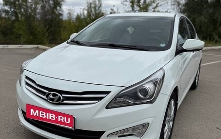 Hyundai Solaris II рестайлинг, 2015 год, 1 080 000 рублей, 2 фотография
