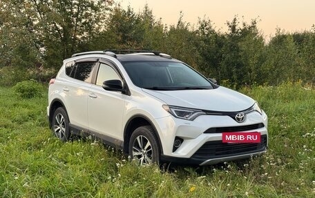 Toyota RAV4, 2018 год, 2 390 000 рублей, 2 фотография