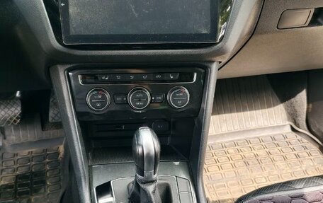Volkswagen Tiguan II, 2018 год, 3 050 000 рублей, 2 фотография