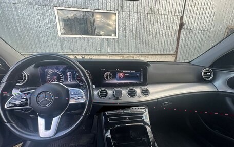 Mercedes-Benz E-Класс, 2020 год, 3 500 000 рублей, 4 фотография