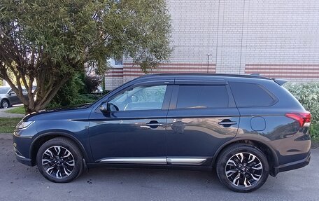 Mitsubishi Outlander III рестайлинг 3, 2021 год, 2 650 000 рублей, 4 фотография