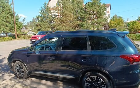 Mitsubishi Outlander III рестайлинг 3, 2021 год, 2 650 000 рублей, 2 фотография