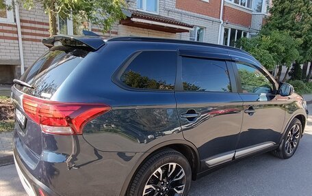 Mitsubishi Outlander III рестайлинг 3, 2021 год, 2 650 000 рублей, 3 фотография