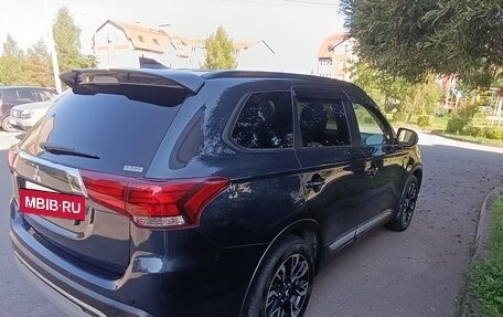 Mitsubishi Outlander III рестайлинг 3, 2021 год, 2 650 000 рублей, 6 фотография