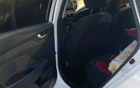 Hyundai Solaris II рестайлинг, 2021 год, 1 550 000 рублей, 5 фотография