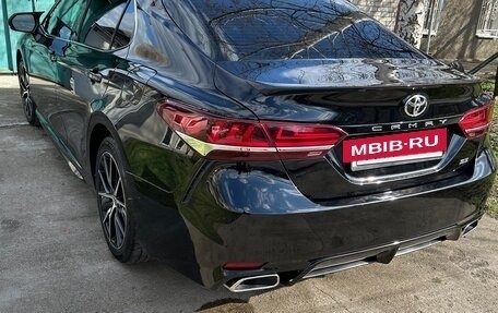 Toyota Camry, 2021 год, 2 600 000 рублей, 2 фотография