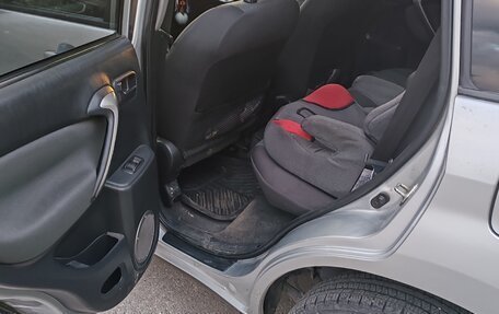 Toyota RAV4, 2004 год, 850 000 рублей, 3 фотография