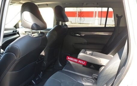 Toyota Highlander, 2021 год, 6 050 000 рублей, 3 фотография